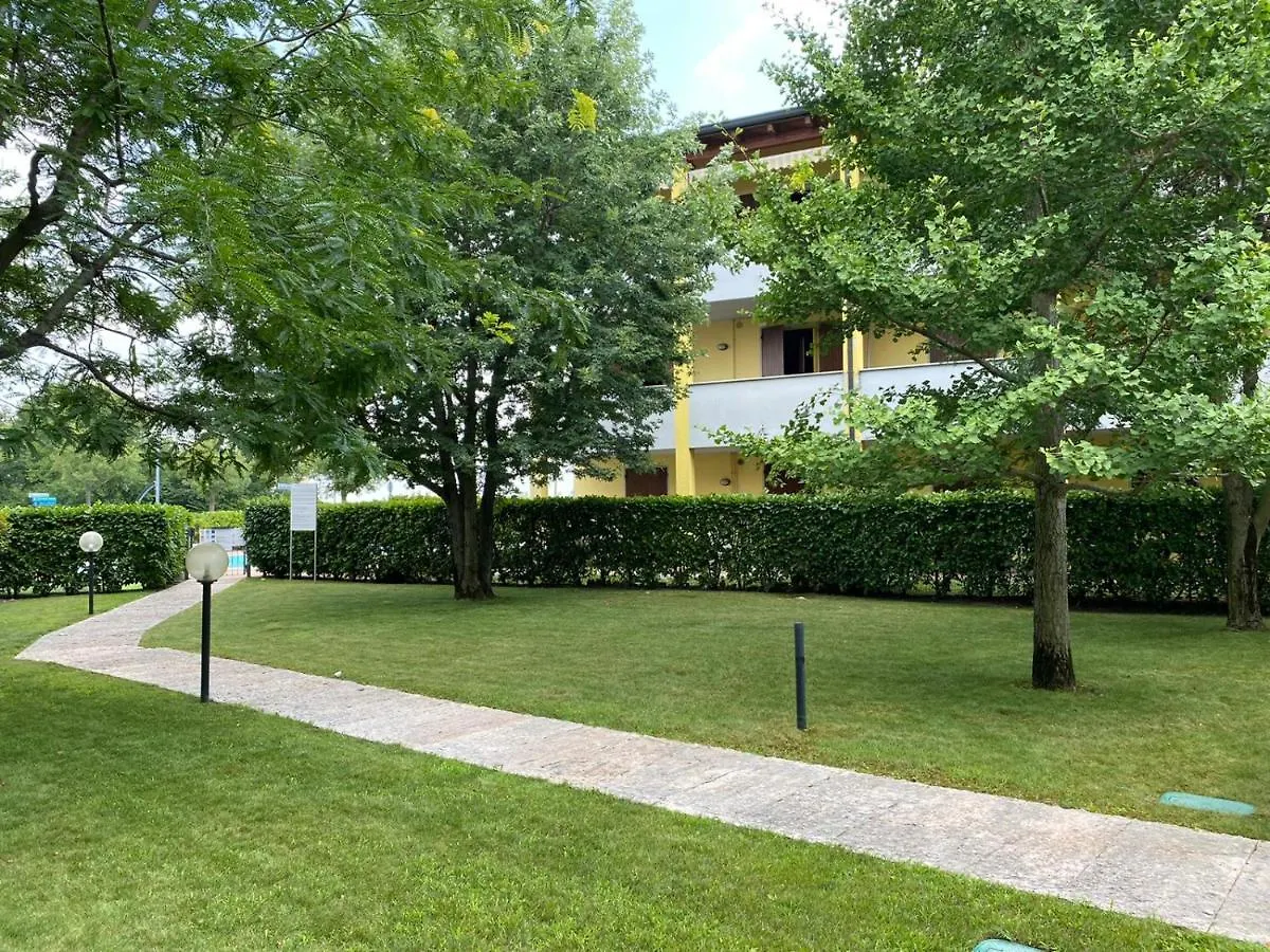 Appartamento Il Faro con giardino in Residence con piscina Desenzano del Garda