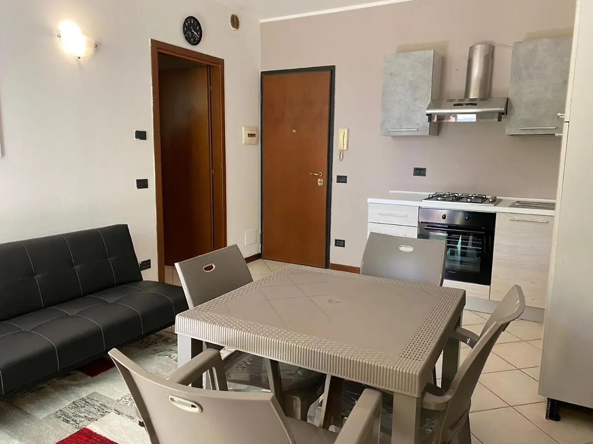 Apartment Appartamento Il Faro Con Giardino In Residence Con Piscina Desenzano del Garda